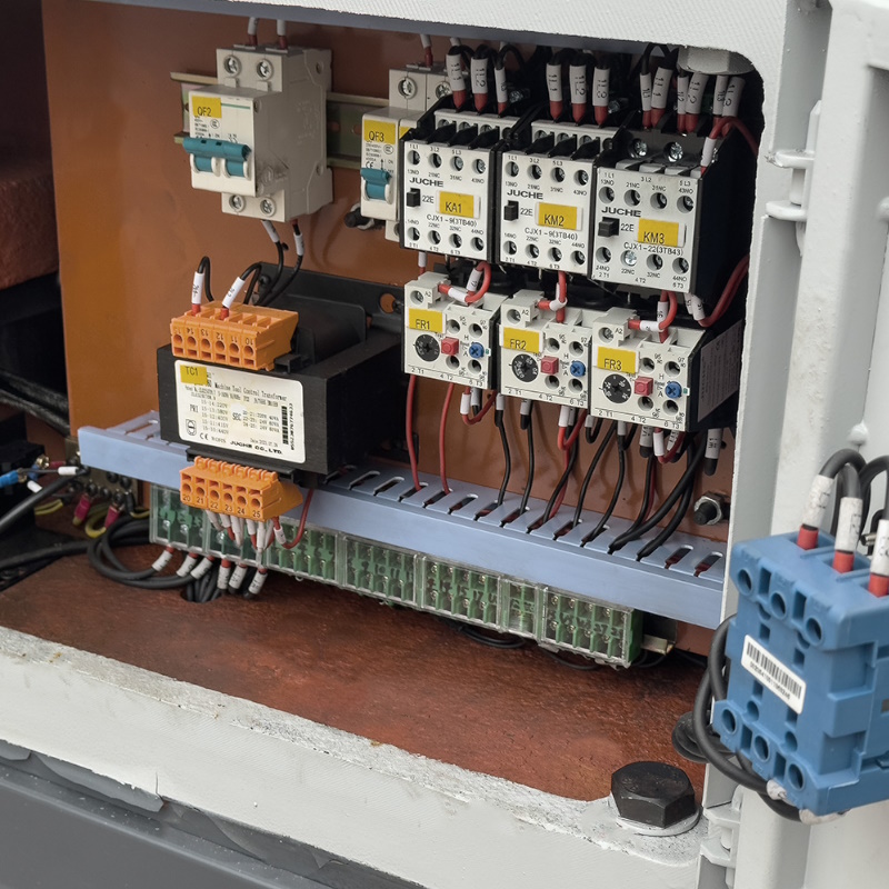 Универсальный токарный станок с УЦИ Visprom SPV-1500/660 39001800 в Иваново