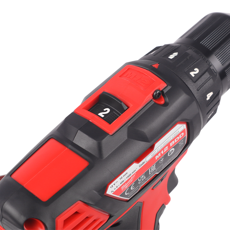 Аккумуляторная дрель-шуруповерт Milwaukee M12 BDD-202С 4933441915 в Переславле