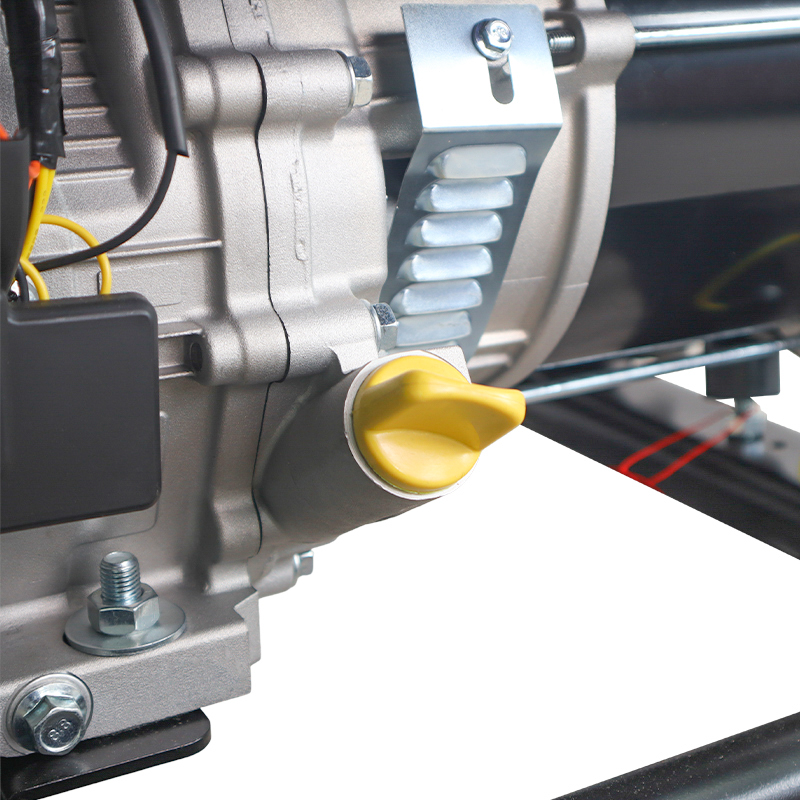 Однофазный электро бензо генератор Fubag BS 7500 (7 кВт, ручной запуск, 3 розетки)