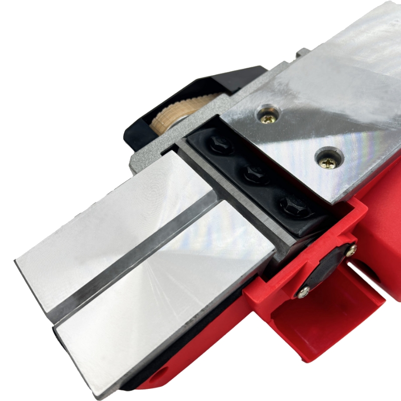 Рубанок электрический Brait BEP82WB PRO 21.01.174.088, 650Вт, ширина строгания 82мм