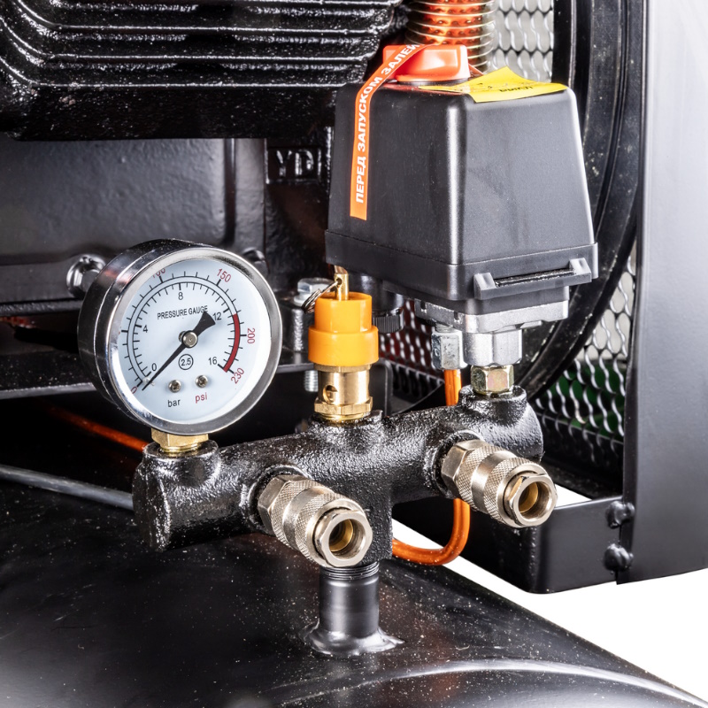 Компрессор масляный ременной FoxWeld AEROMAX 1050/300 5888 в Иваново