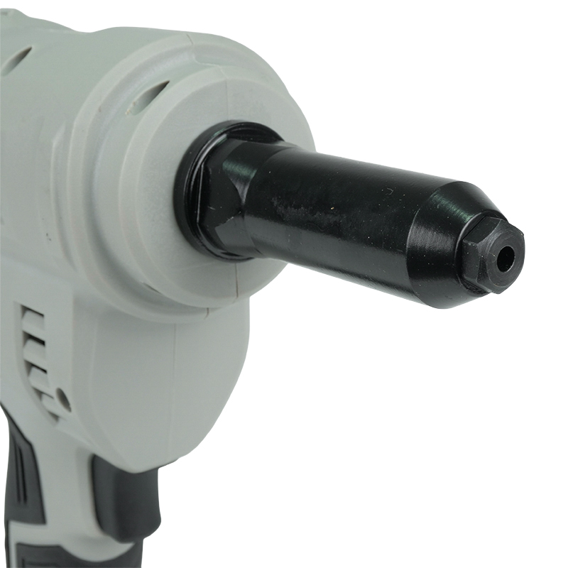 Бесщеточный аккумуляторный вытяжной пистолет Интерскол ВПА-6/18В (без АКБ и ЗУ) 646.1.0.70