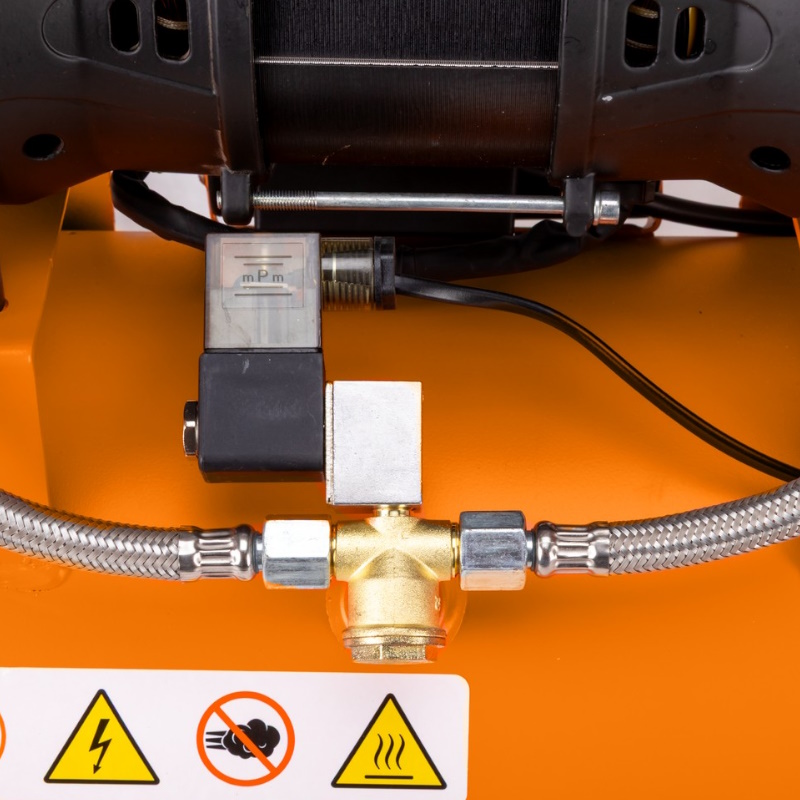 Компрессор безмасляный FoxWeld AERO 250/24F 9983