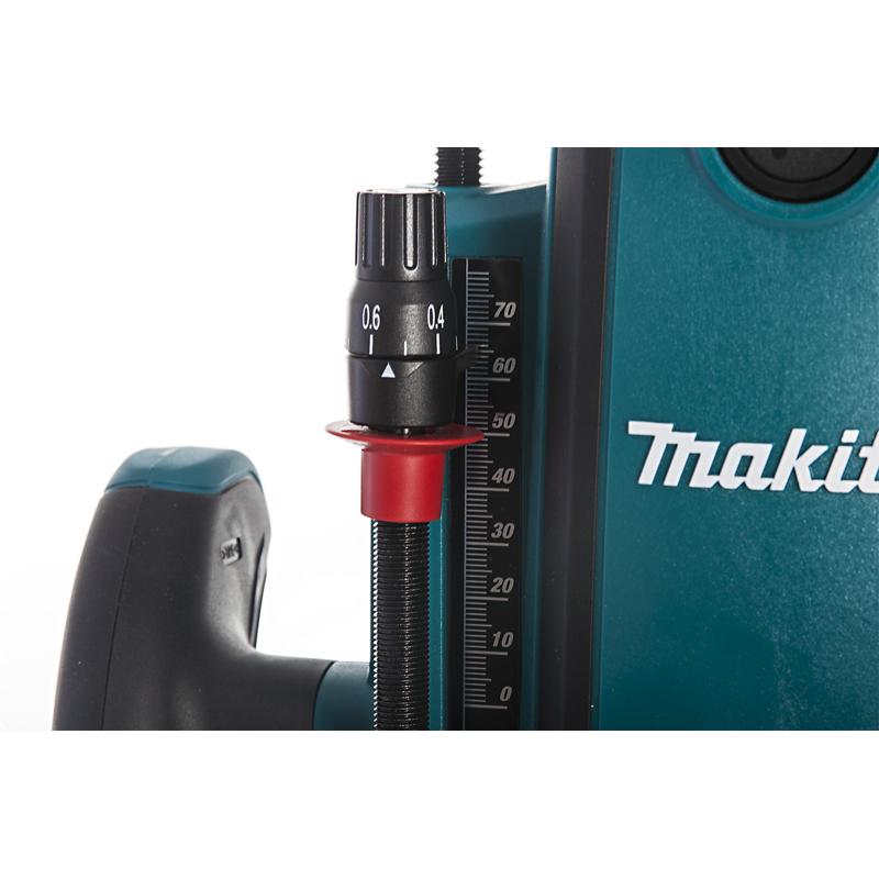 Фрезер Makita RP 2300 FC (универсальный тип, блокировка шпинделя, подсветка рабочей зоны, с оснасткой, коробка) в Иваново