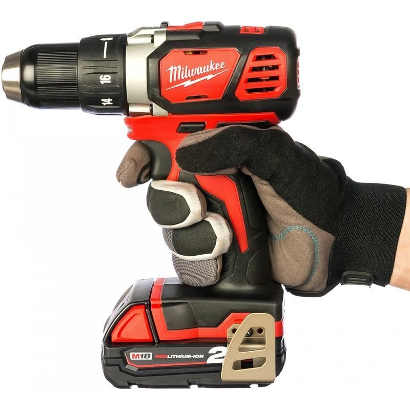 Аккумуляторная дрель-шуруповерт Milwaukee M18 BDD-202C 4933443555 в Кинешме