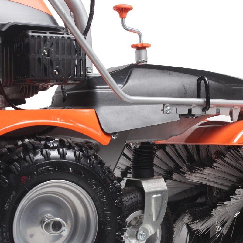 Бензиновая подметальная машина Patriot S 610 P (мощность 5.5 лошадиных сил, ширина 1000 мм, колеса)