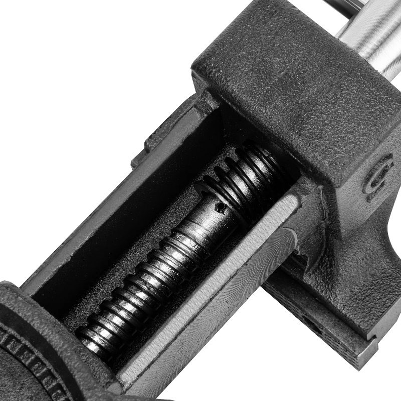 Тиски слесарные Denzel BVH-125 18684, 125 мм, поворотные, стальная направляющая, с наковальней в Иваново