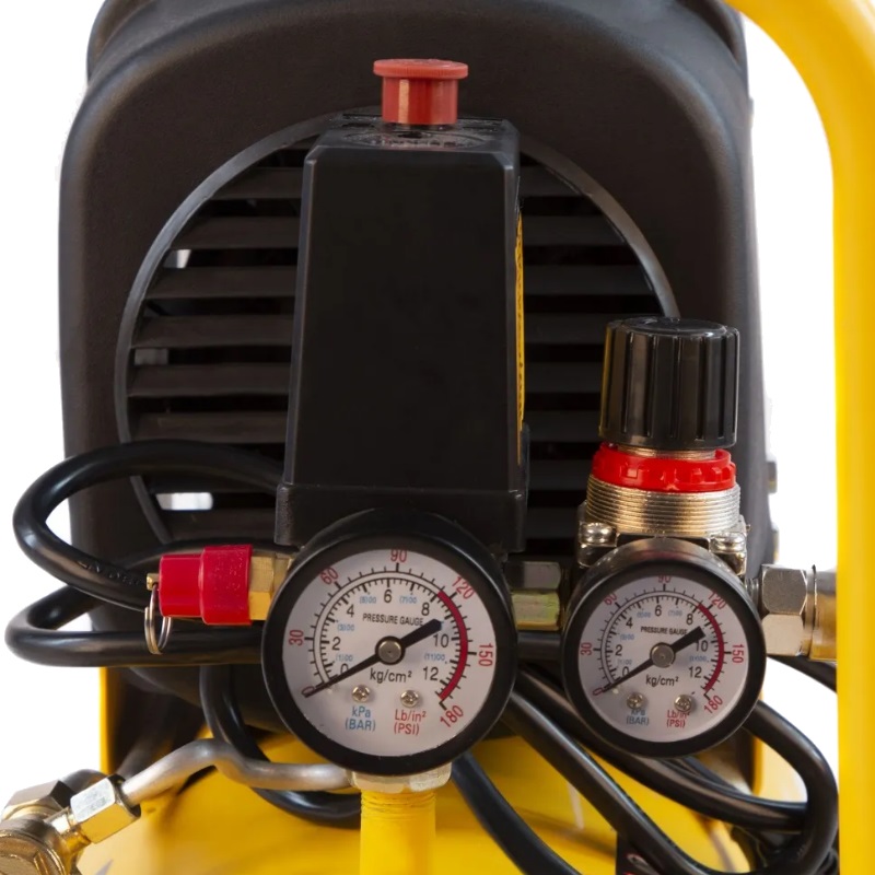 Компрессор воздушный безмасляный Denzel DLC130024 58171 13 кВт 206 лмин 24 л