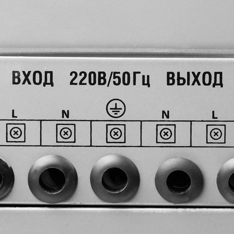 Автоматический стабилизатор напряжения Зубр Профессионал АСН-10000-1-Ц 59380-10 (10 кВт) в Нижнем Новгороде