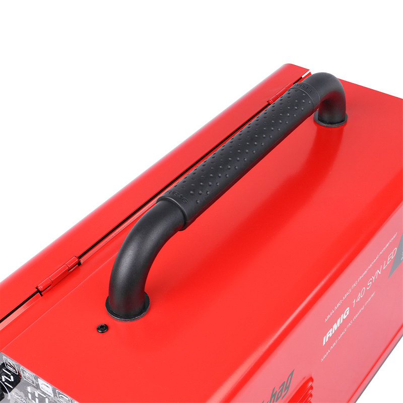 Сварочный полуавтомат Fubag IRMIG 140 SYN LED с горелкой 150А в комплекте