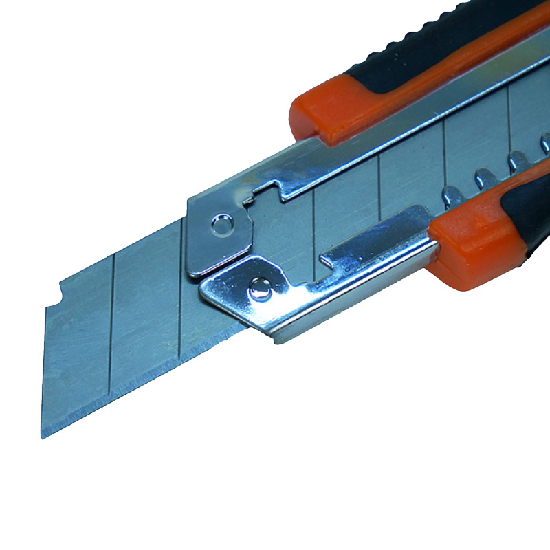 Нож строительный Sturm 1076-08-05, 18мм, 3 дополнительных лезвия, дополнительный фиксатор