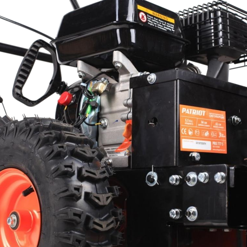 Бензиновый снегоуборщик Patriot PRO 777S 2 насадки (щетки в комплекте)