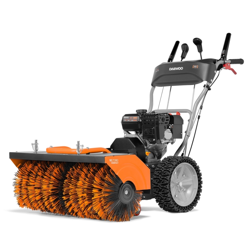 Бензиновая подметальная машина Daewoo SC 7080 для очистки мусора, травы, веток