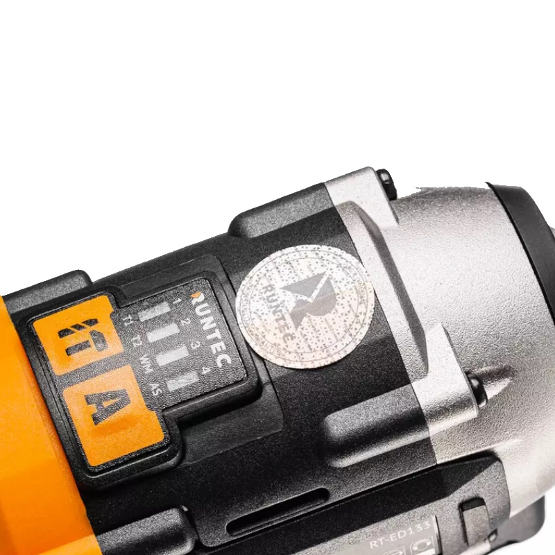 Винтоверт ударный Runtec PRO RT-ED133, аккумуляторный, 1/4", 16В, 2*2Ач, 150Нм в Череповце