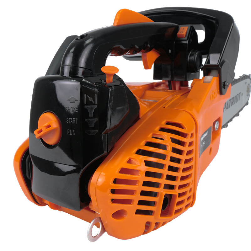 Бензопила для резьбы скульптур одноручная Patriot 2512 (рабочий объем 25 см3, количество звеньев 44, ширина паза 1.3 мм)