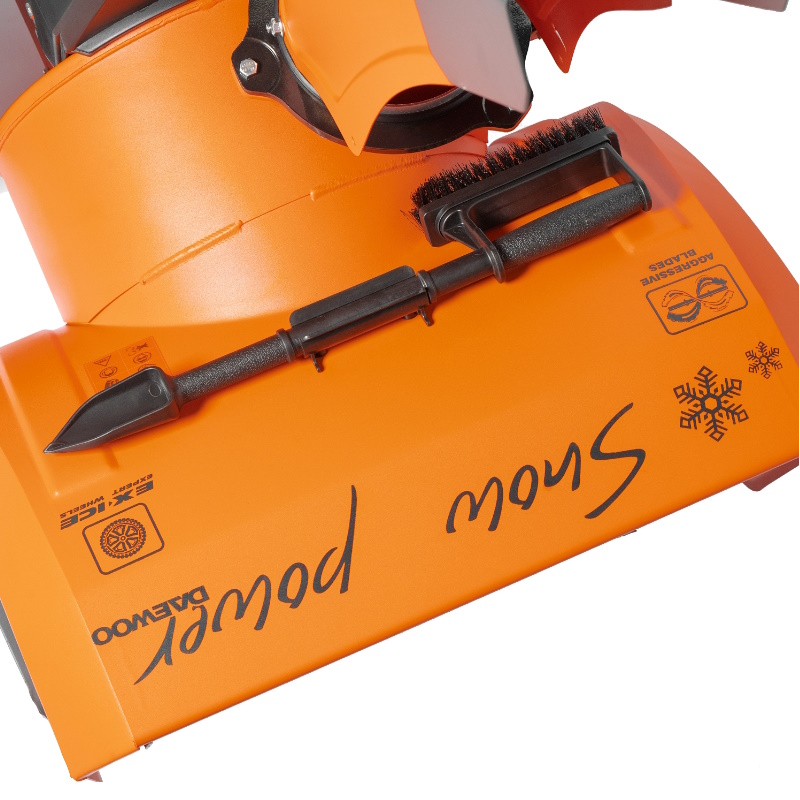 Снегоуборщик бензиновый Daewoo DAST 9070 (мощность двигателя 9 л.с., вес 105 кг, высота 55 см) в Вологде