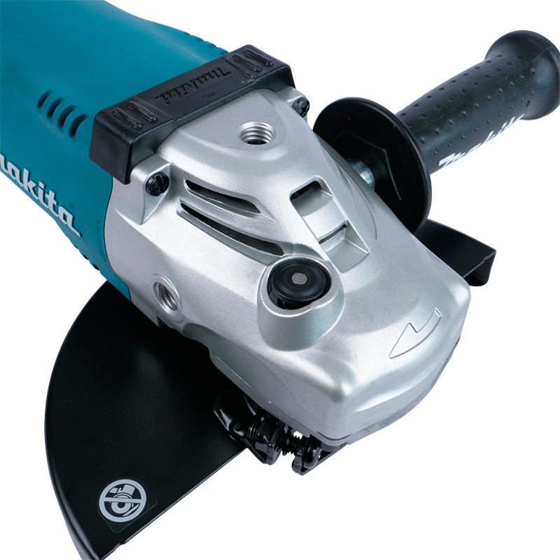 Угловая шлифмашина (болгарка) Makita GA9040SF01, 230 мм, 2600 Вт, плавный пуск в Твери