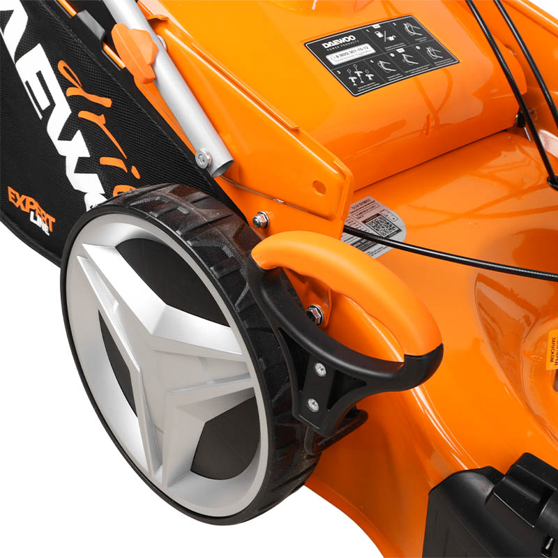 Бензиновая газонокосилка Daewoo DLM 5100SV с мешком для сбора мульчи