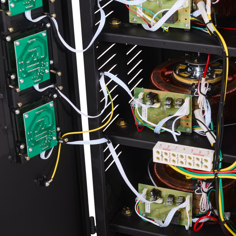 Трехфазный стабилизатор Ресанта АСН-9000/3-ЭМ 63/4/4