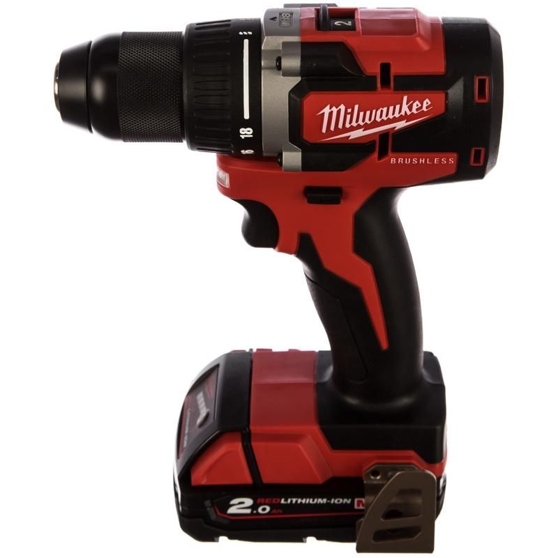 Аккумуляторная дрель-шуруповерт Milwaukee M18 CBLDD-202C 4933464317