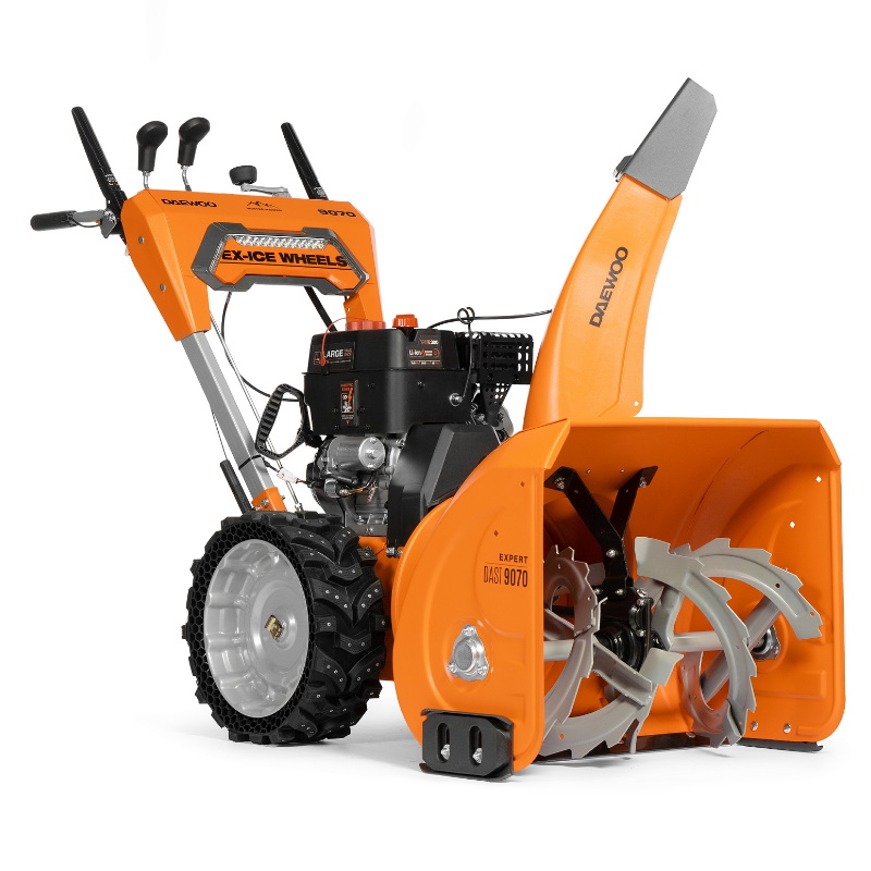 Снегоуборщик бензиновый Daewoo DAST 9070 (LCT), 9,0 л.с, 260 см3  - двигатель WXE 300 с запуском от аккумулятора, ширина 67 см, 5 вперед/2 назад, подогрев ручек в Кинешме