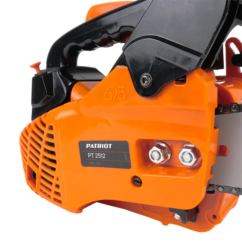 Бензопила для резьбы скульптур одноручная Patriot 2512 (рабочий объем 25 см3, количество звеньев 44, ширина паза 1.3 мм)