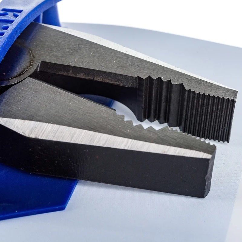 Плоскогубцы комбинированные особой мощности Knipex KN-0202225SB, 225 мм, фосфатированные, 2-компонентные ручки в Угличе
