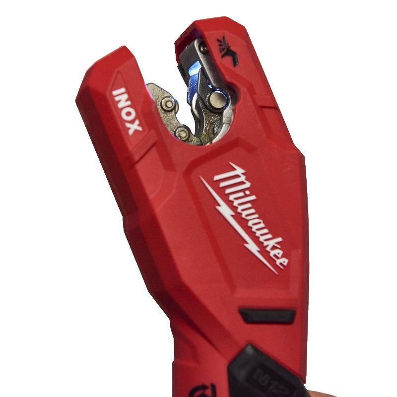 Аккумуляторный труборез Milwaukee M12PCSS-0 4933479241 по нержавеющей стали в Александрове