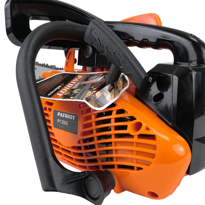 Бензопила для резьбы скульптур одноручная Patriot 2512 (рабочий объем 25 см3, количество звеньев 44, ширина паза 1.3 мм)