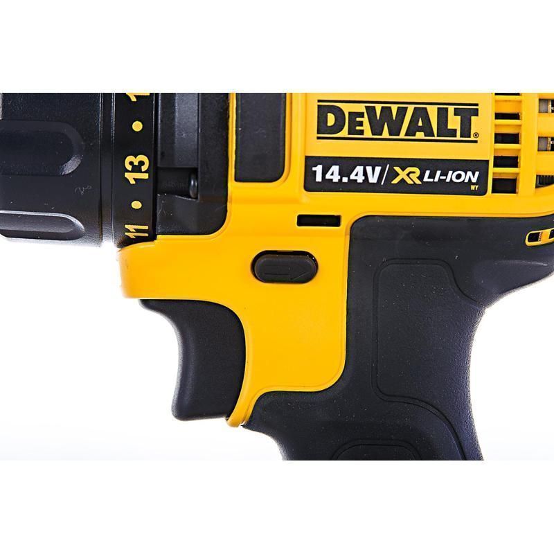 Аккумуляторная дрель-шуруповерт DeWalt DCD730C2 в Твери