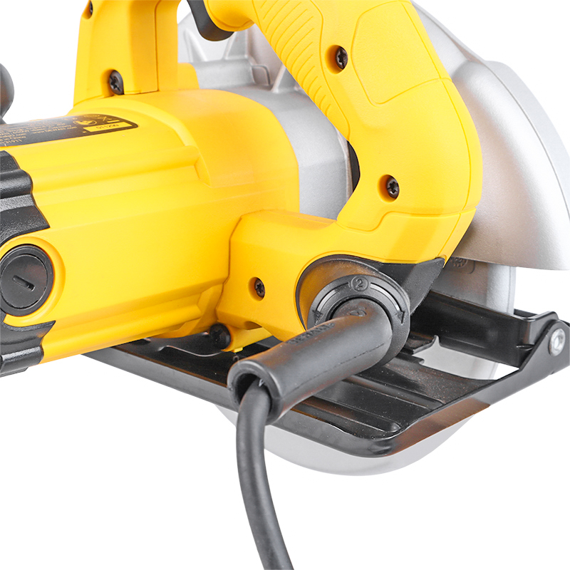 Циркулярная пила DeWalt DWE 560