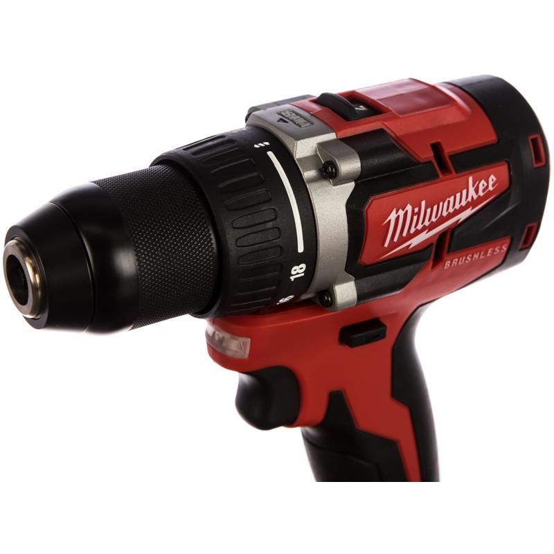 Аккумуляторная дрель-шуруповерт Milwaukee M18 CBLDD-202C 4933464317