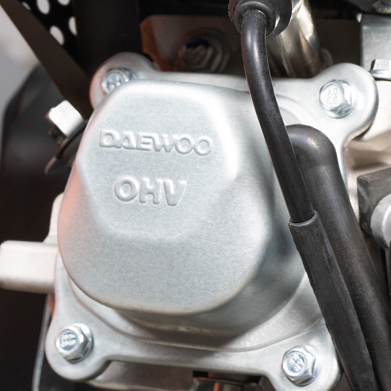 Снегоуборщик бензиновый Daewoo DAST 17110 EFI, 17 л.с., 450 см3, ширина уборки 108 см, выброс снега 16 м в Череповце