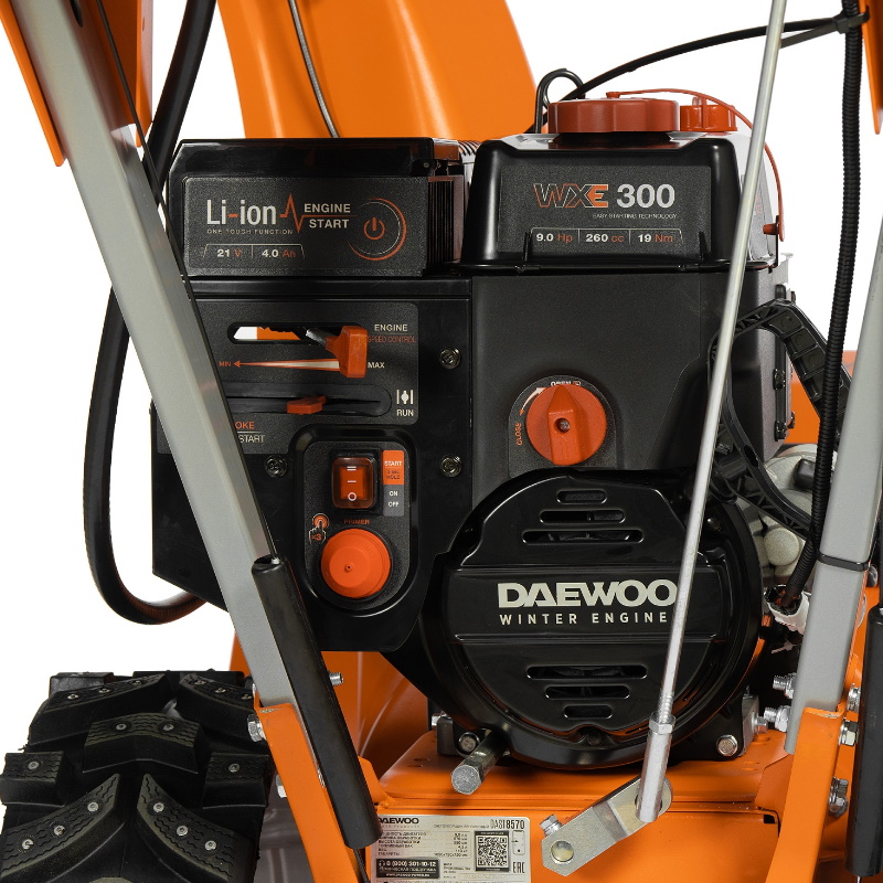 Снегоуборщик бензиновый Daewoo DAST 8570 (LCT), 9,0 л.с, 260 см3  - двигатель WXE 300 с запуском от аккумулятора, ширина 67 см, 5 вперед/2 назад в Костроме