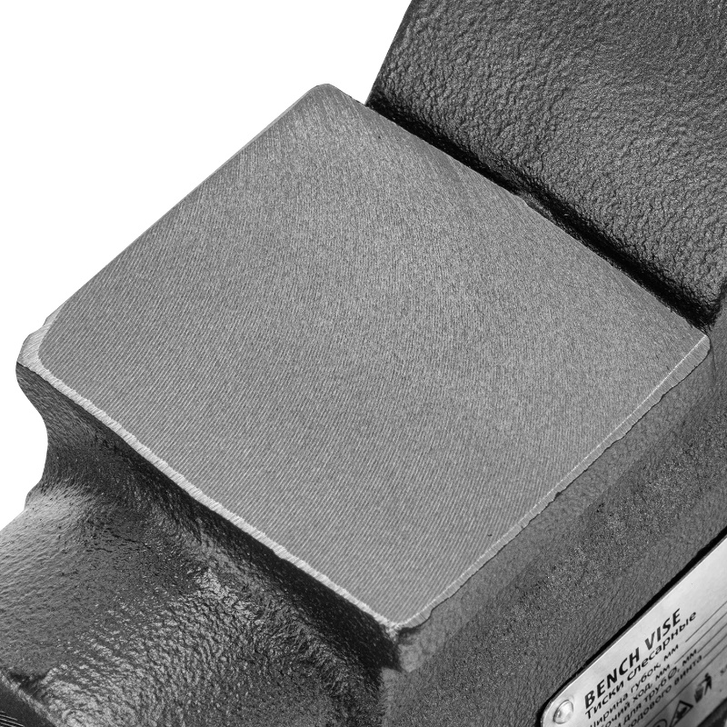 Тиски слесарные Denzel BVH-125 18684, 125 мм, поворотные, стальная направляющая, с наковальней в Иваново
