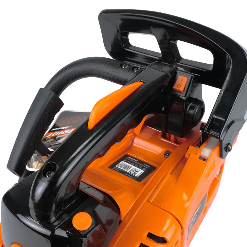 Бензопила для резьбы скульптур одноручная Patriot 2512 (рабочий объем 25 см3, количество звеньев 44, ширина паза 1.3 мм)