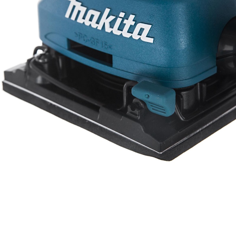 Вибрационная шлифовальная машина Makita BO4556, 200 Вт, 112х102 мм, с пылесборником и комплектом наждачной бумаги в Твери