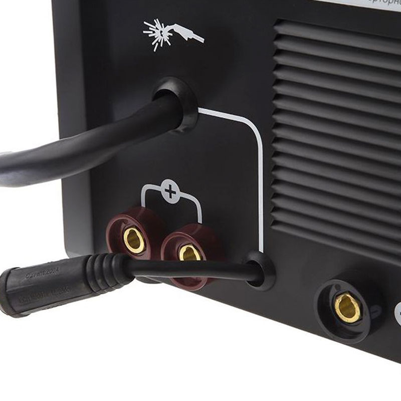 Сварочный полуавтомат Ресанта САИПА-135 инверторный 11кг 15А