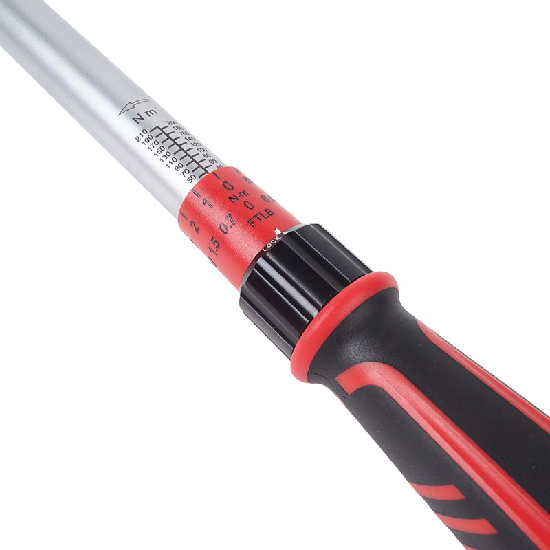 Ключ динамометрический JTC JTC-6686, 1/2", двухсторонний, усилие затяжки 40-210 Nm, длина 531 мм, с поверкой в Вологде