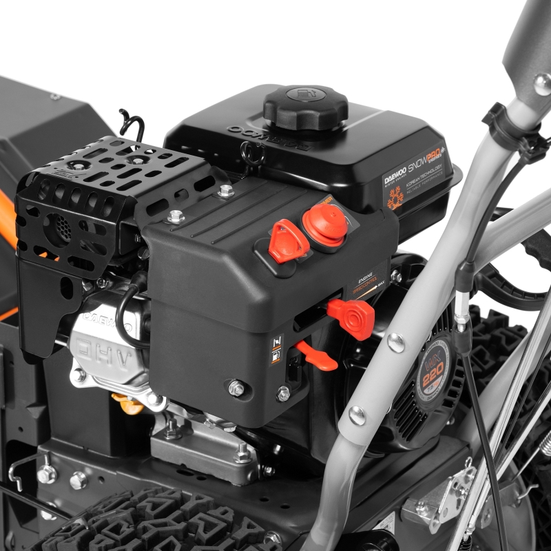 Бензиновая подметальная машина Daewoo SC 7080 для очистки мусора, травы, веток