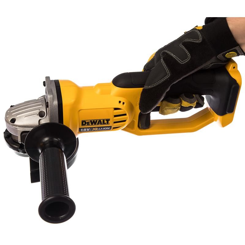 Угловая шлифмашина (болгарка) аккумуляторная DeWalt DCG412N, 125 мм, 18 В, без АКБ и ЗУ, плавный пуск в Твери