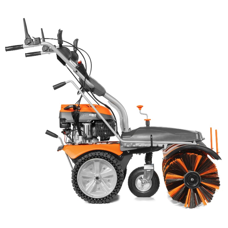 Машина подметальная бензиновая Daewoo DASC 70100E (мощность 7 л.с., вес 86 кг, тяговый привод)