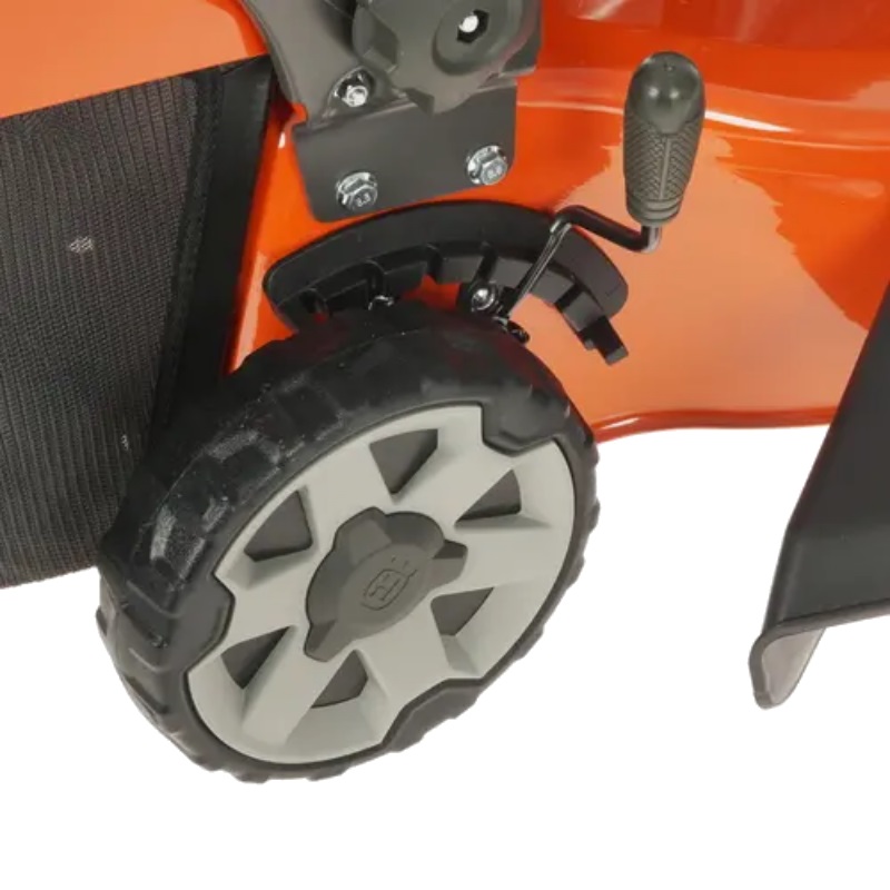 Газонокосилка бензиновая Husqvarna LC 151S, 3,7 л.с., ширина скашивания 51 см, самоходная, 9704884-01 в Угличе