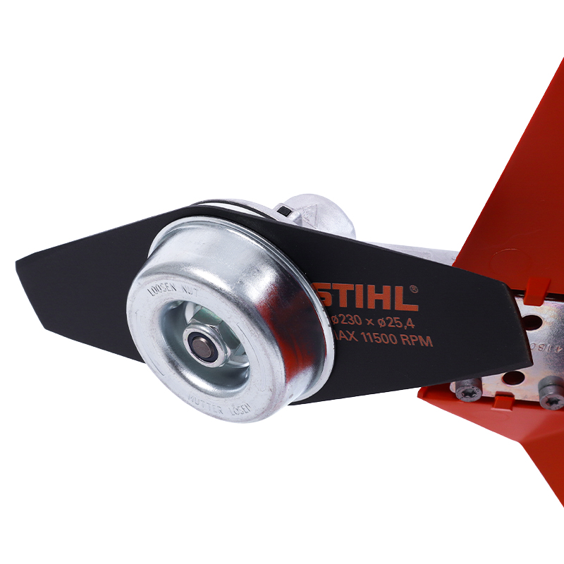 Четырехтактная бензокоса Stihl FS 111 41802000555 (леска, нож, мощность 1.5 л.с., 1.05 кВт, ) в Череповце
