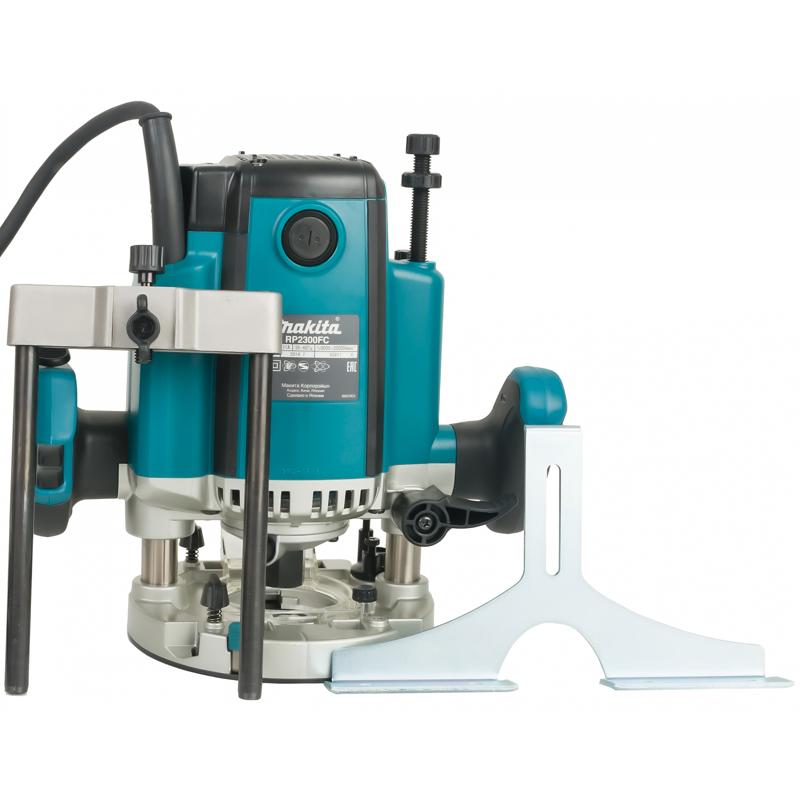 Фрезер Makita RP 2300 FC (универсальный тип, блокировка шпинделя, подсветка рабочей зоны, с оснасткой, коробка) в Иваново