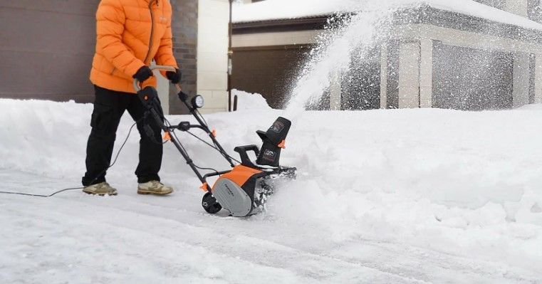 электрический снегоуборщик