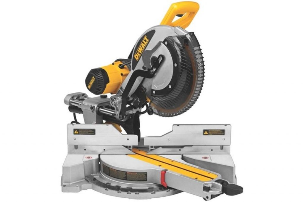 DeWalt DWS 780 - лучшая профессиональная торцовочная пила с протяжкой
