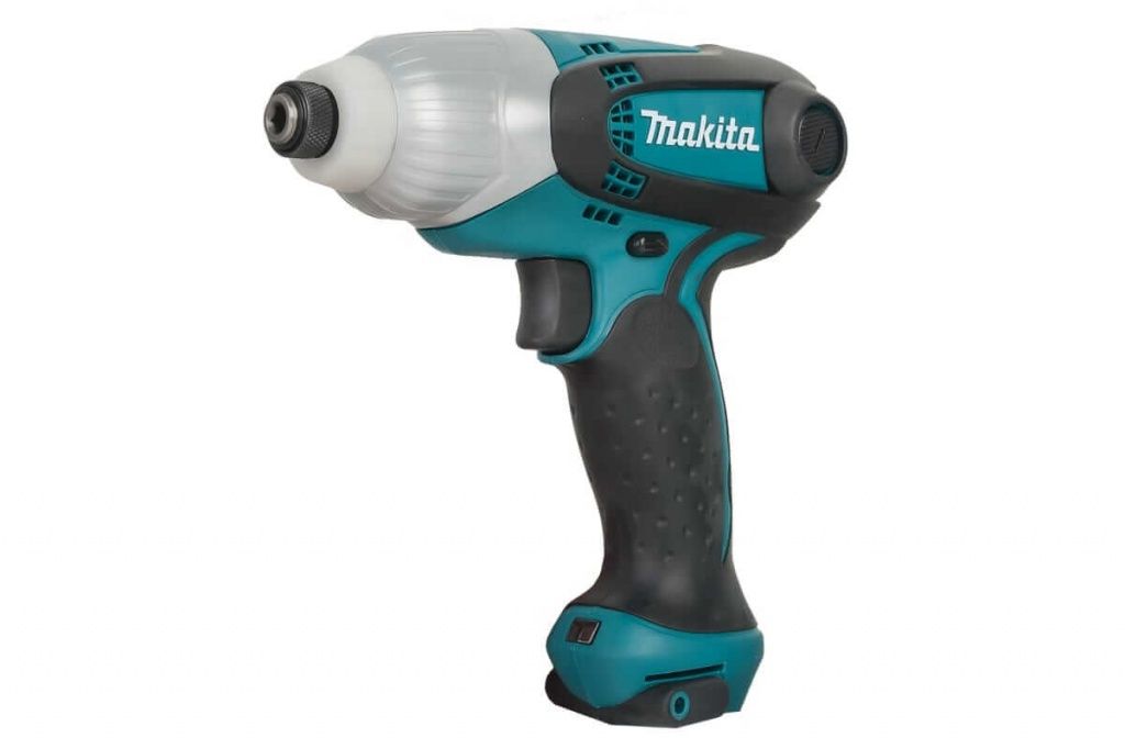 почему Makita TD0101F попала в топ сетевых шуруповертов