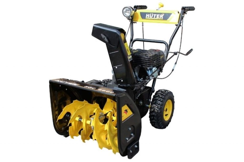 Рейтинг бензиновых снегоуборщиков для дачи