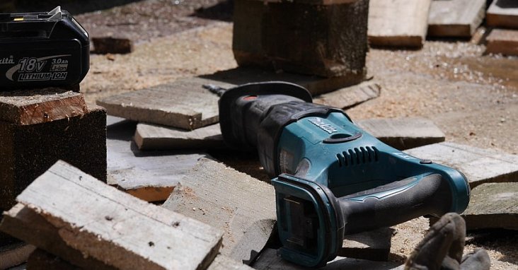 Лучшие аккумуляторные сабельные пилы